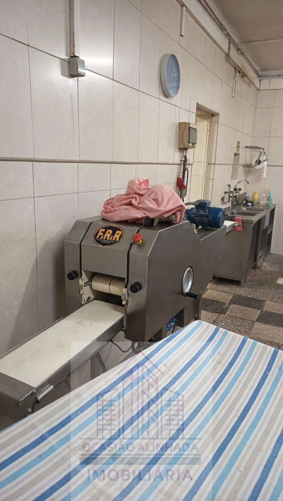 Loja para Trespasse em Seia, São Romão e Lapa dos Dinheiros Foto 18