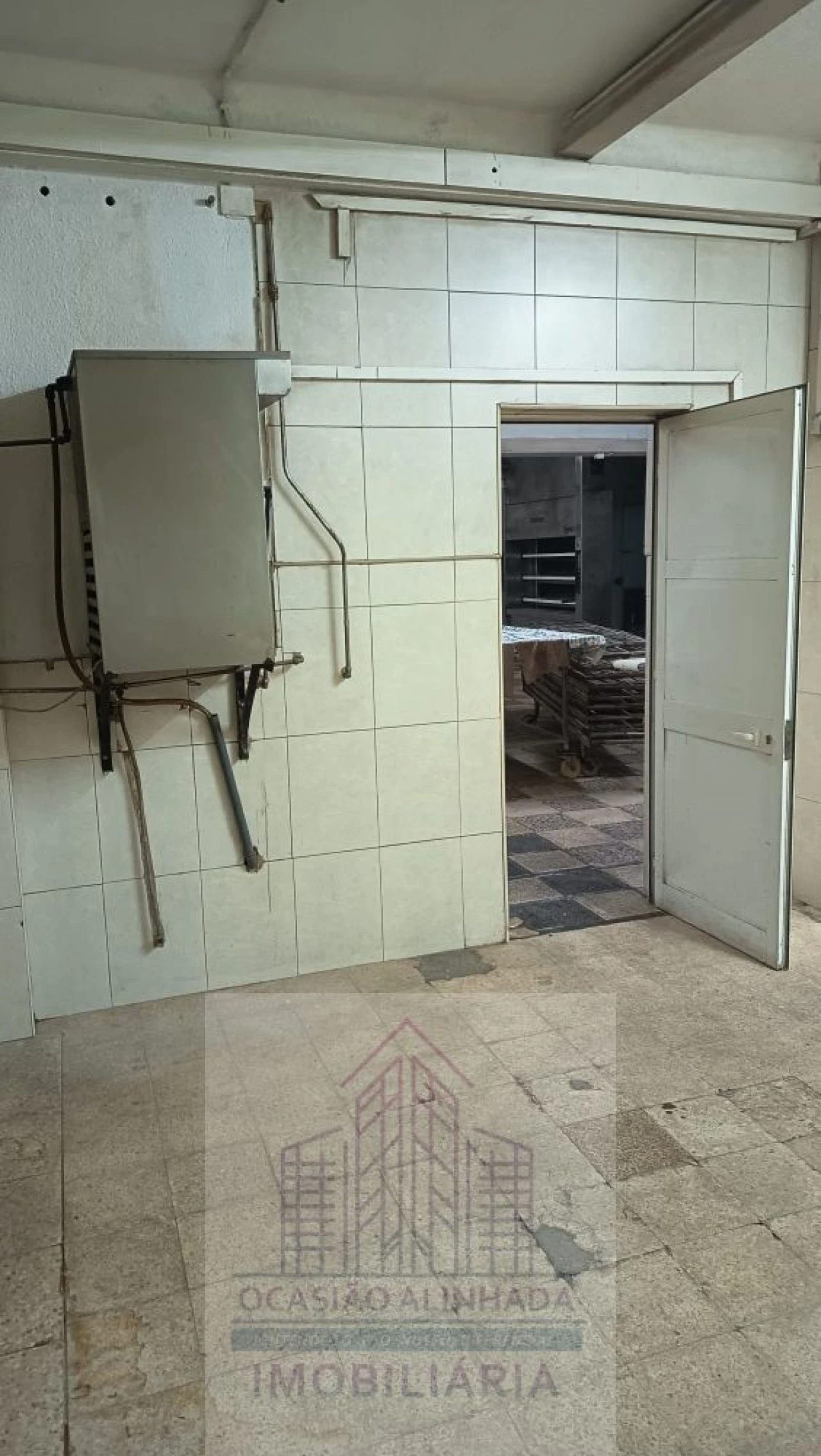 Loja para Trespasse em Seia, São Romão e Lapa dos Dinheiros Foto 6