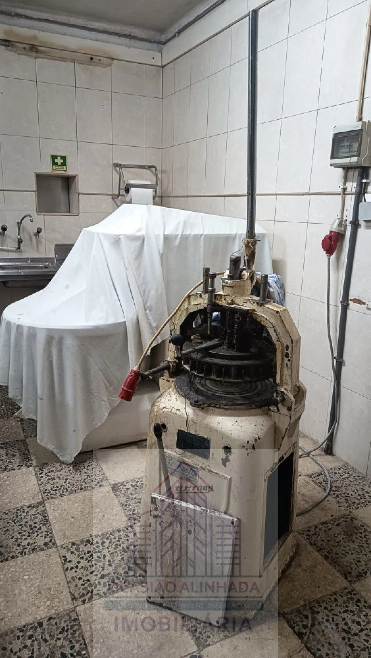 Loja para Trespasse em Seia, São Romão e Lapa dos Dinheiros Foto 4