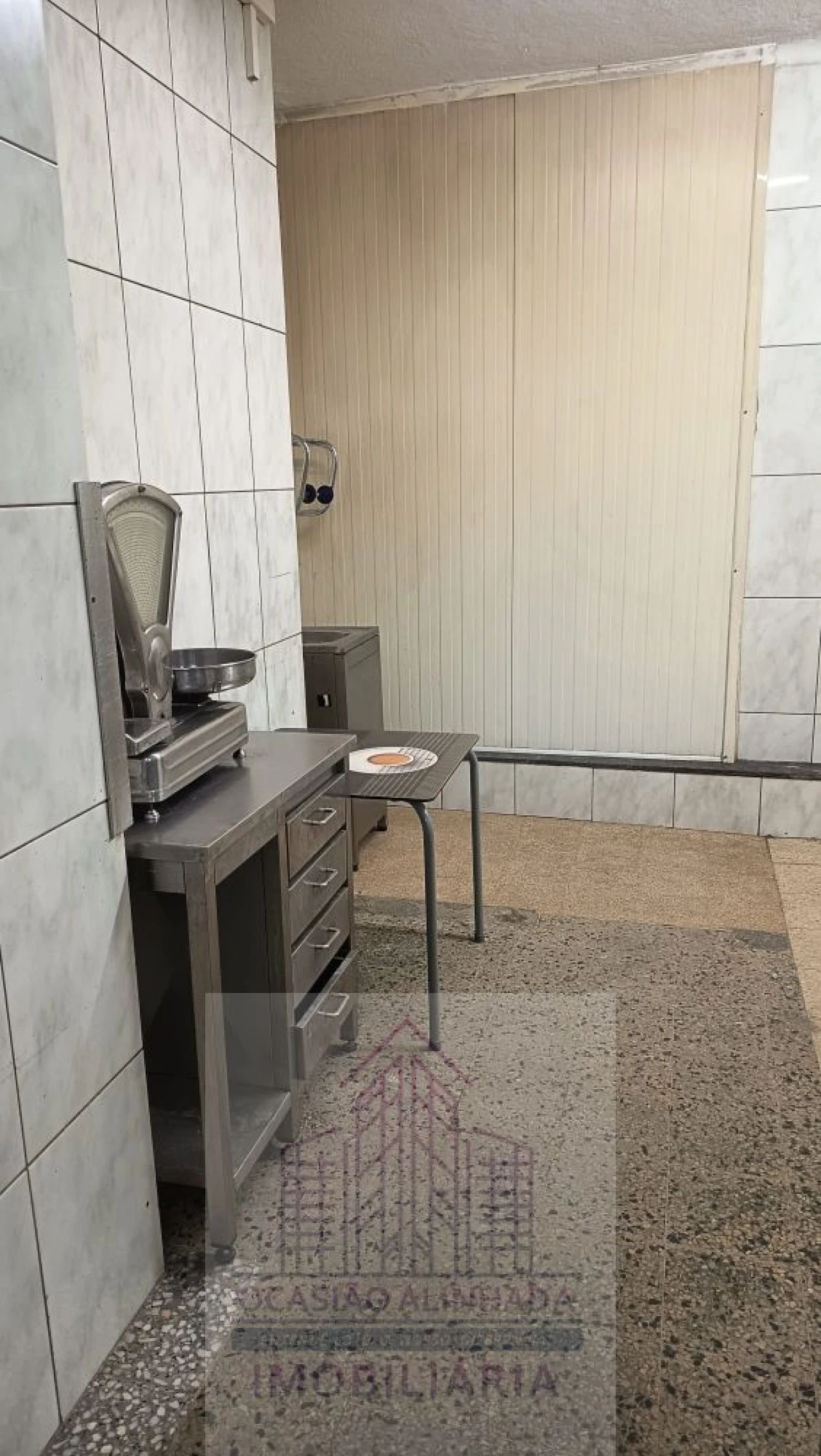 Loja para Trespasse em Seia, São Romão e Lapa dos Dinheiros Foto 7