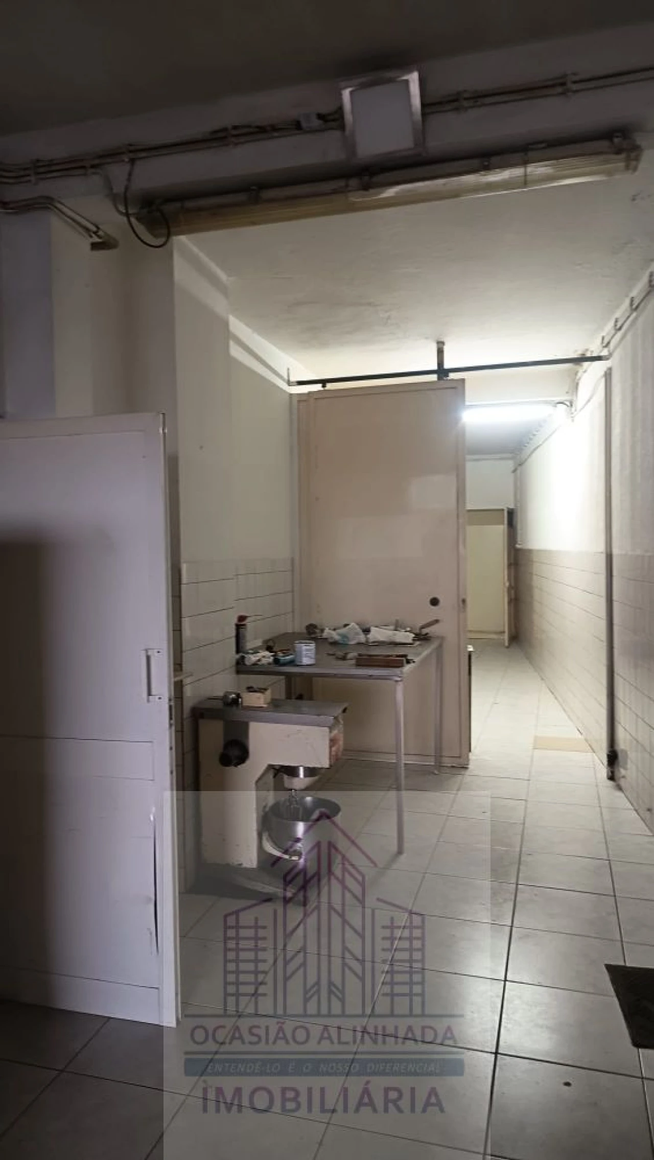 Loja para Trespasse em Seia, São Romão e Lapa dos Dinheiros Foto 24