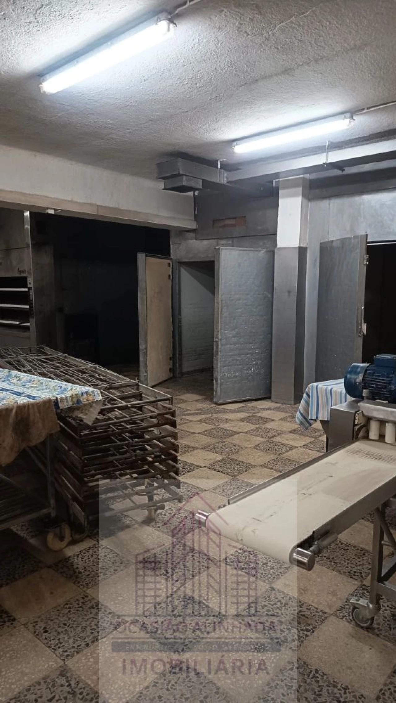 Loja para Trespasse em Seia, São Romão e Lapa dos Dinheiros Foto 16