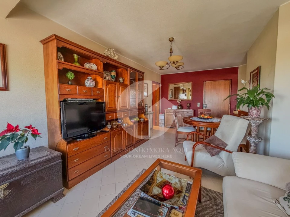 Apartamento T2 para Venda em Quelfes Foto 4