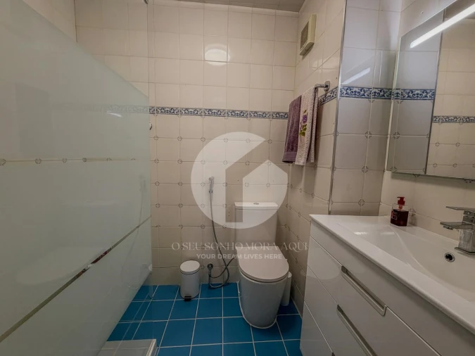 Apartamento T2 para Venda em Quelfes Foto 9