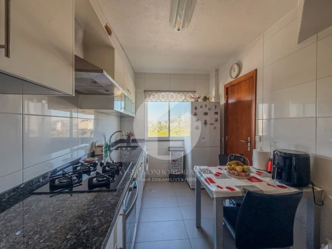 Apartamento T2 para Venda em Quelfes Foto 10