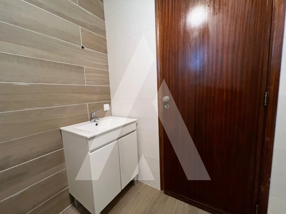 Apartamento T2 para Arrendamento em Eixo e Eirol Foto 7
