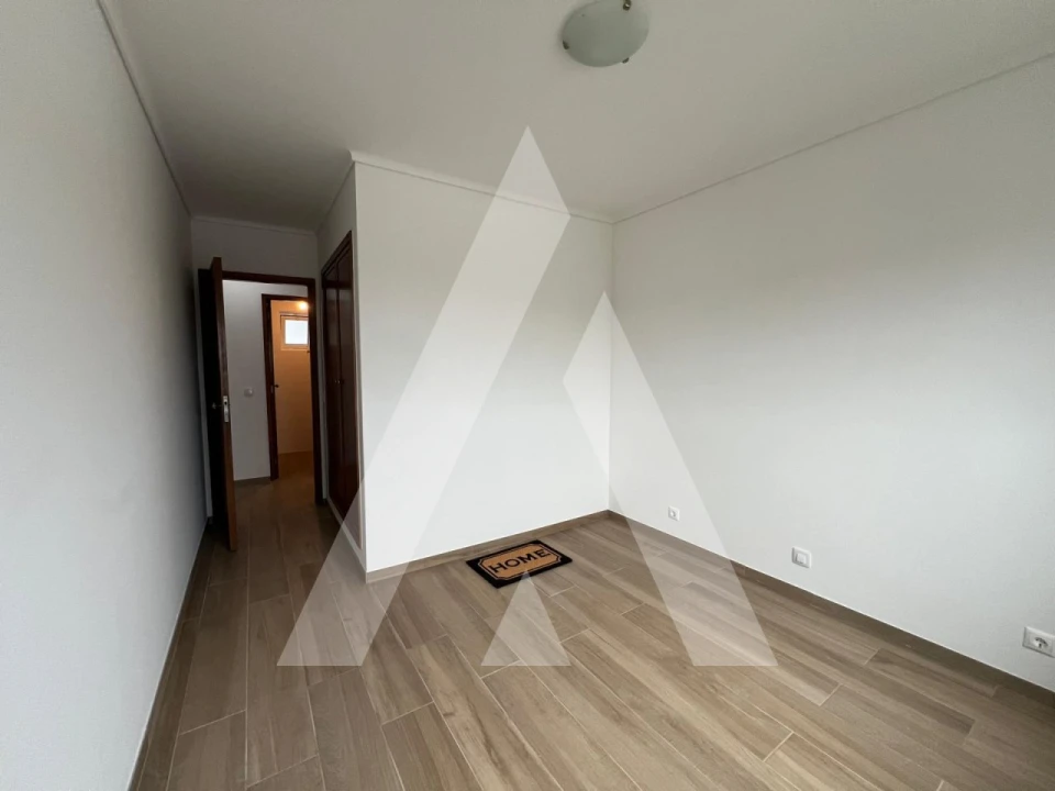 Apartamento T2 para Arrendamento em Eixo e Eirol Foto 12