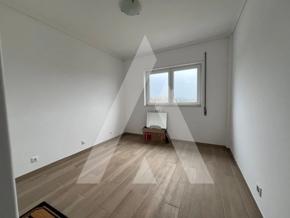 Apartamento T2 para Arrendamento em Eixo e Eirol Foto 13