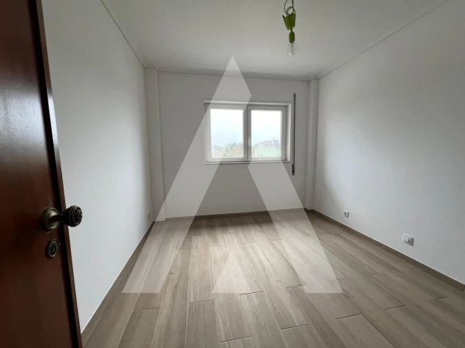 Apartamento T2 para Arrendamento em Eixo e Eirol Foto 10