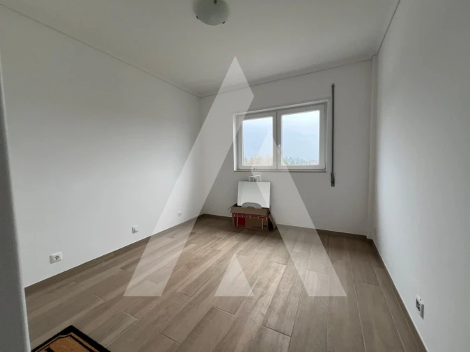 Apartamento T2 para Arrendamento em Eixo e Eirol Foto 13