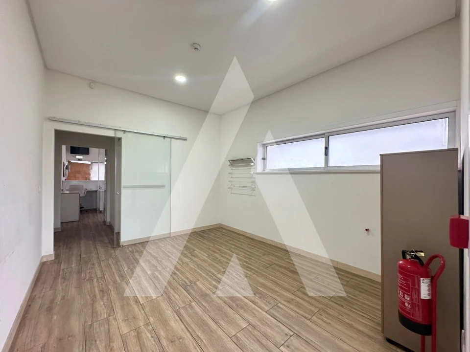 Loja para Arrendamento em Eixo e Eirol Foto 8