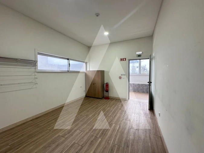 Loja para Arrendamento em Eixo e Eirol Foto 7