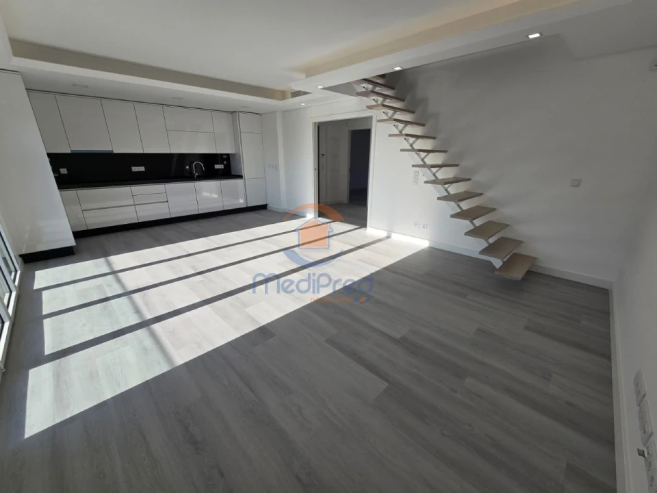 Apartamento T2 para Venda em Ramada e Caneças Foto 7