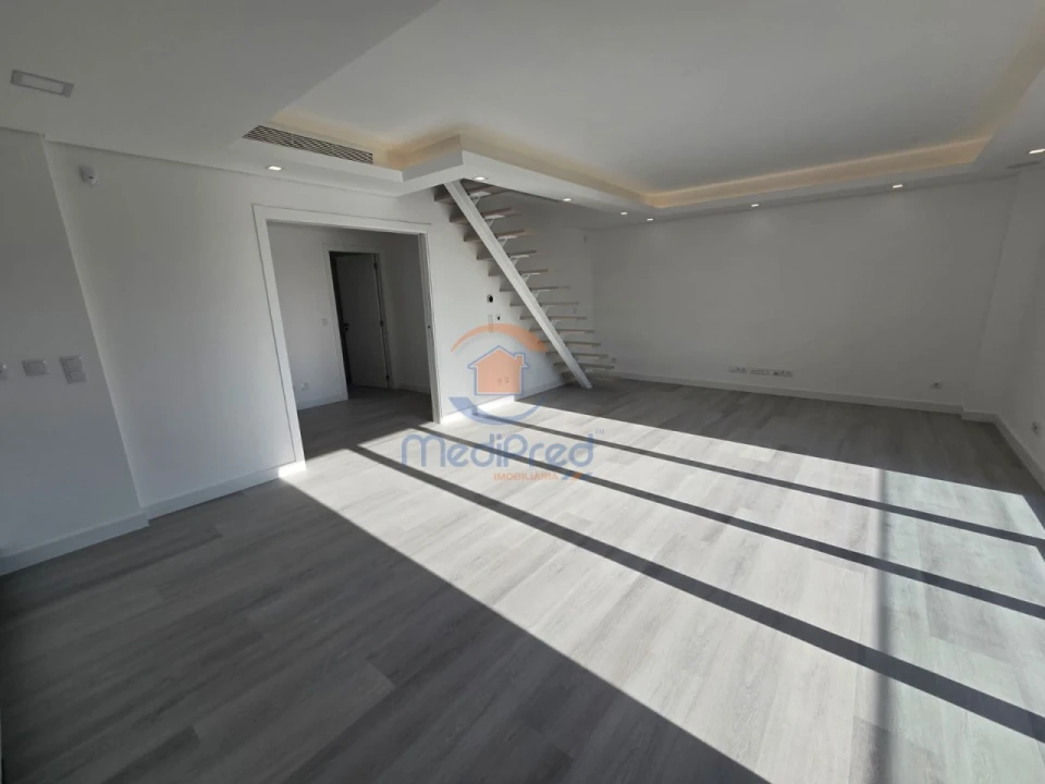 Apartamento T2 para Venda em Ramada e Caneças Foto 8