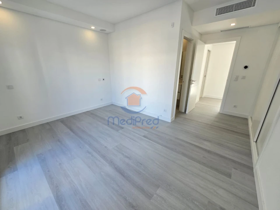 Apartamento T2 para Venda em Ramada e Caneças Foto 12