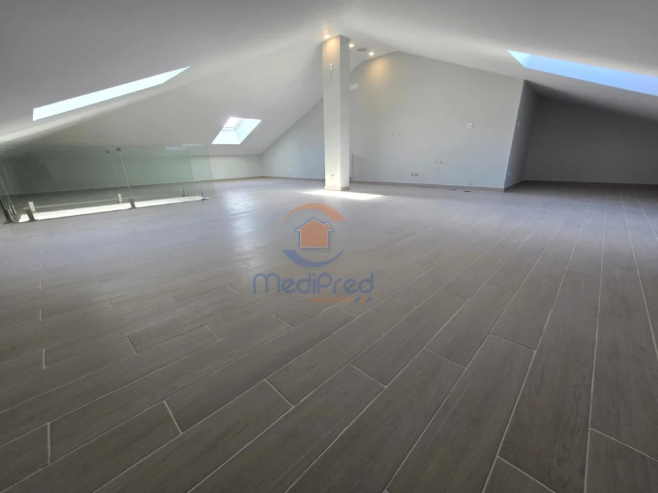 Apartamento T2 para Venda em Ramada e Caneças Foto 26