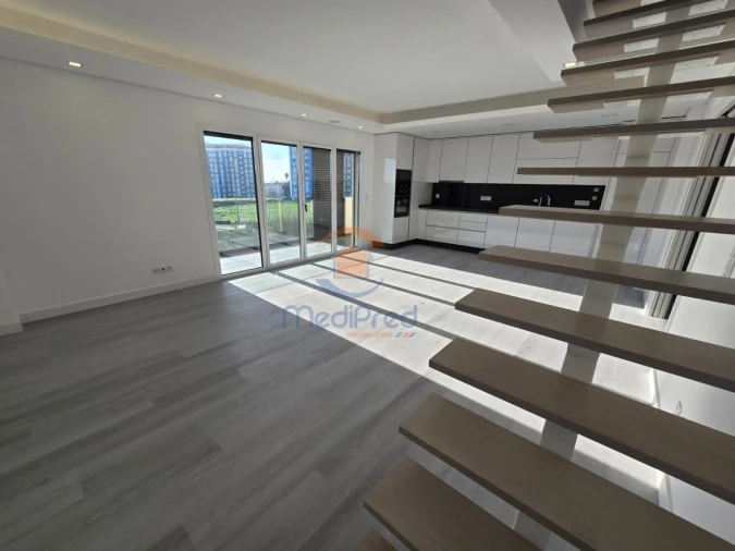 Apartamento T2 para Venda em Ramada e Caneças