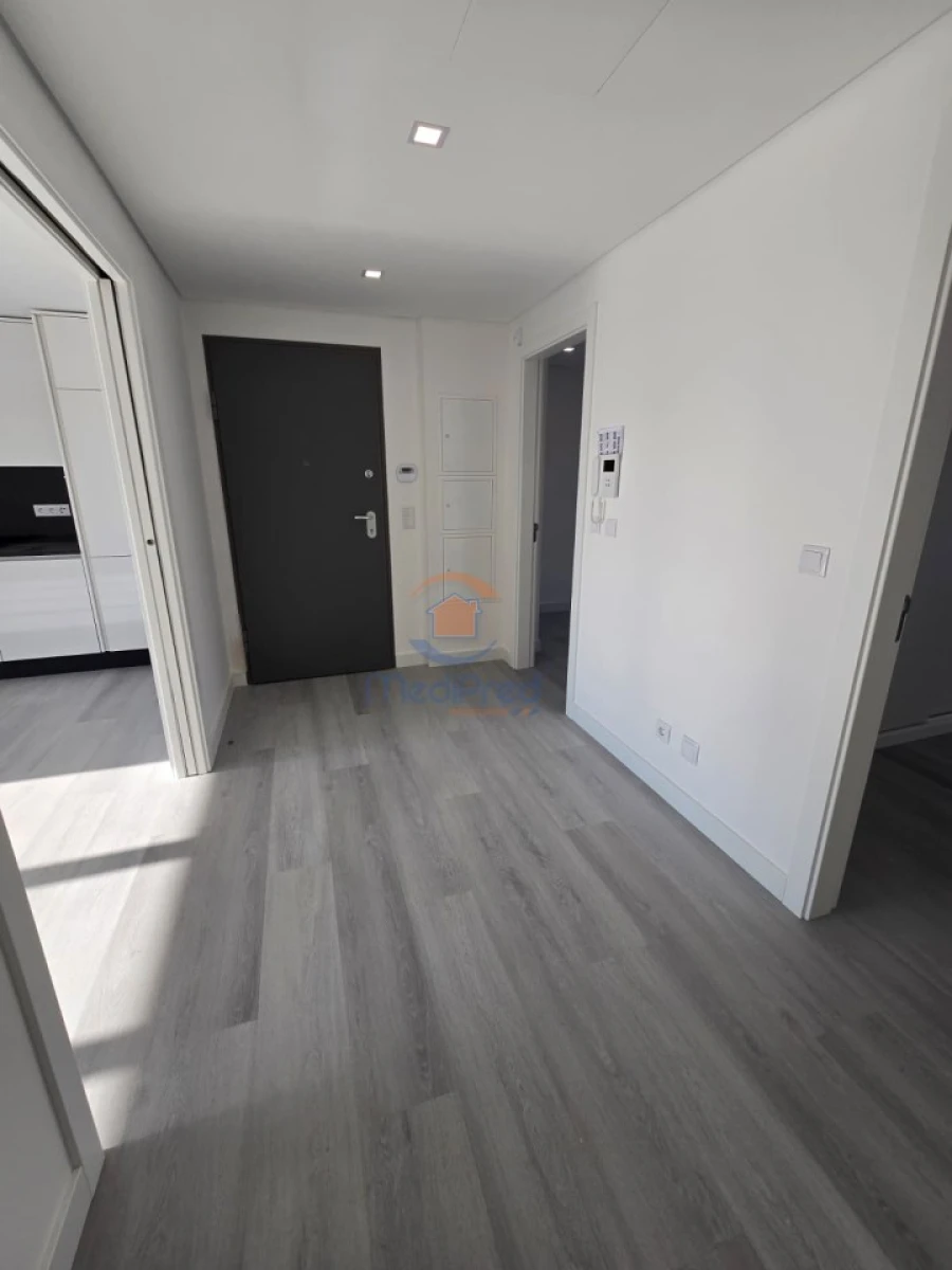 Apartamento T2 para Venda em Ramada e Caneças Foto 2