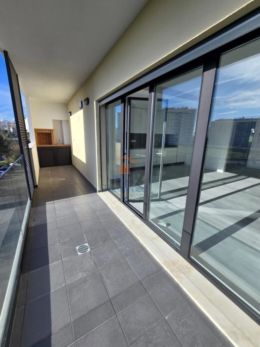 Apartamento T2 para Venda em Ramada e Caneças Foto 4