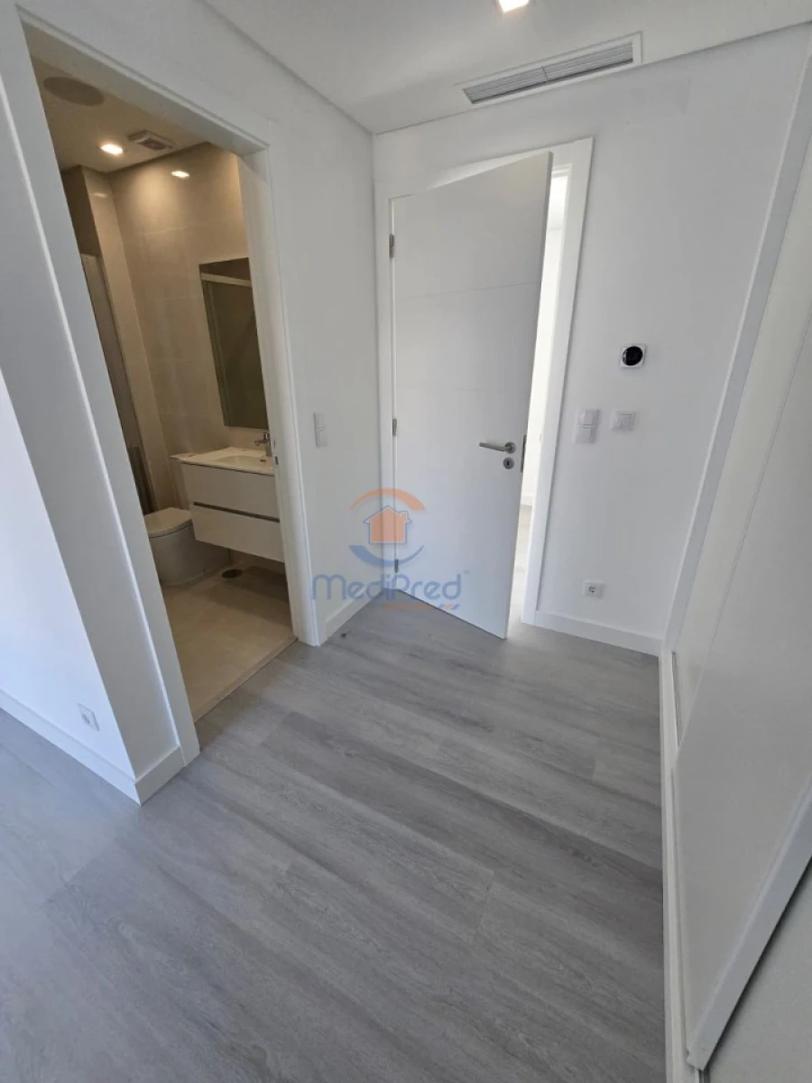 Apartamento T2 para Venda em Ramada e Caneças Foto 11