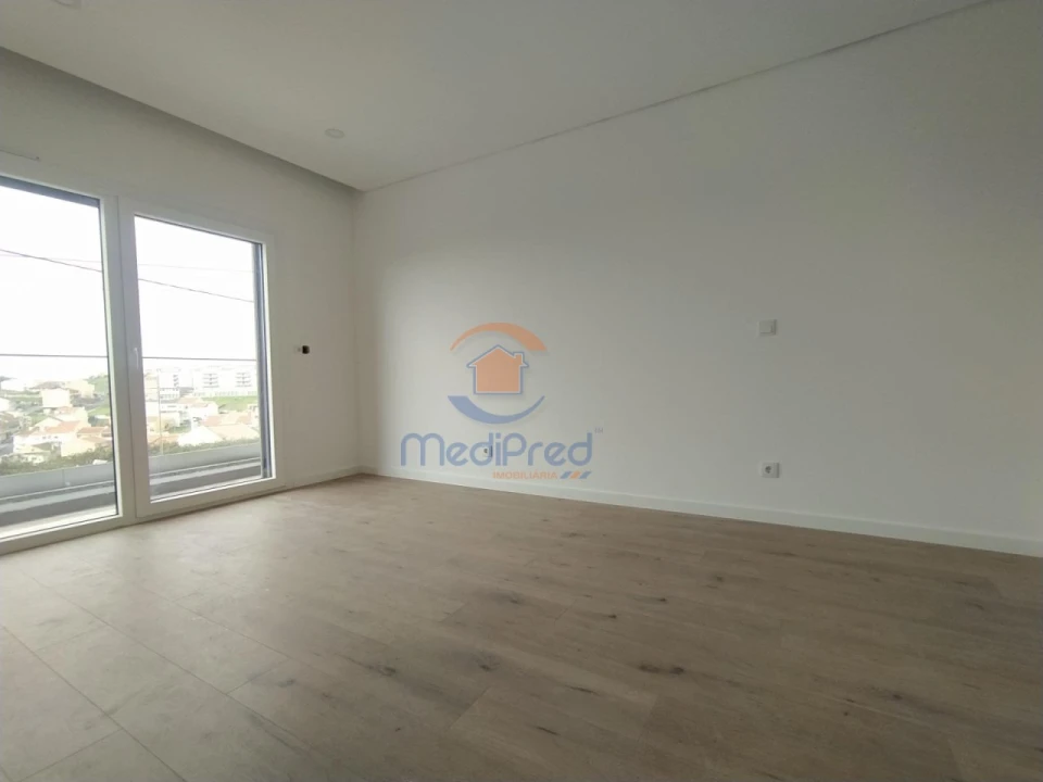 Apartamento T3 para Venda em Santo António dos Cavaleiros e Frielas Foto 8