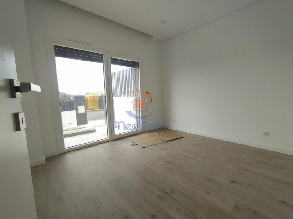 Apartamento T3 para Venda em Santo António dos Cavaleiros e Frielas Foto 10