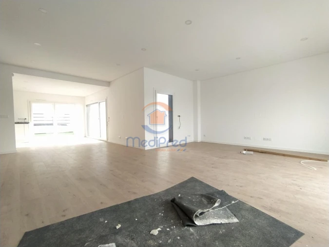 Apartamento T3 para Venda em Santo António dos Cavaleiros e Frielas Foto 3