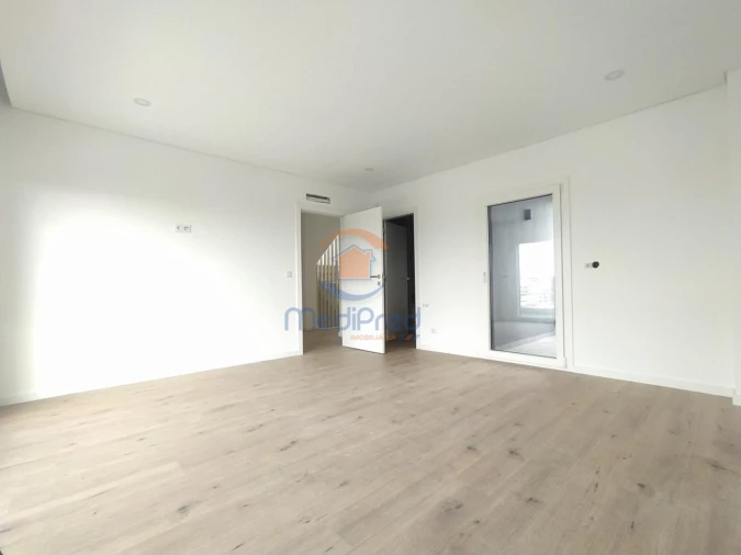 Apartamento T3 para Venda em Santo António dos Cavaleiros e Frielas Foto 12