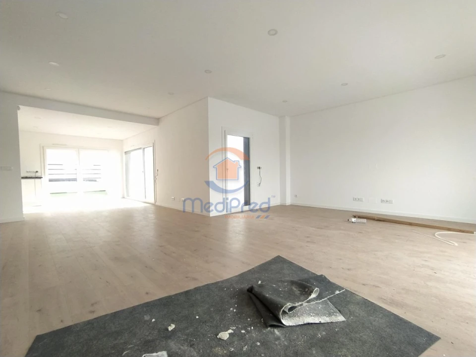 Apartamento T3 para Venda em Santo António dos Cavaleiros e Frielas Foto 4