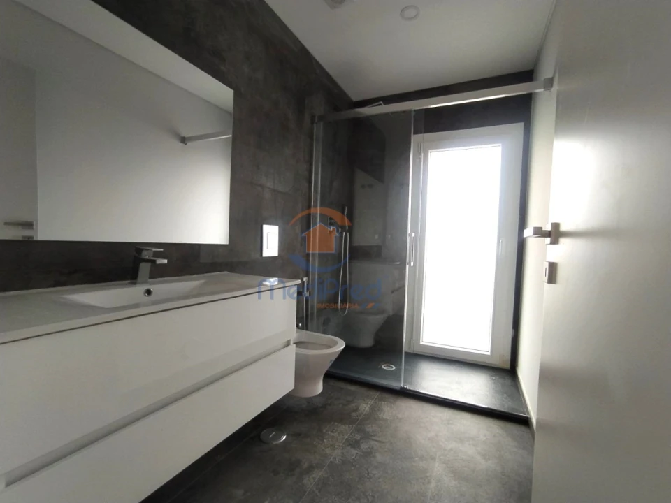 Apartamento T3 para Venda em Santo António dos Cavaleiros e Frielas Foto 12