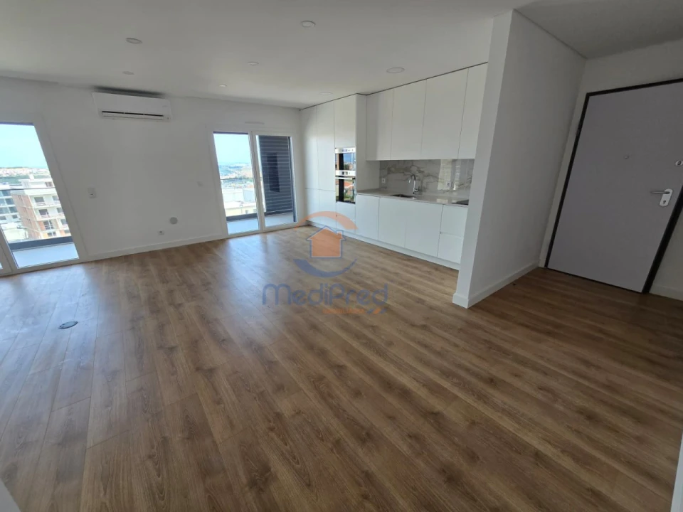 Apartamento T3 para Venda em Santo António dos Cavaleiros e Frielas Foto 1