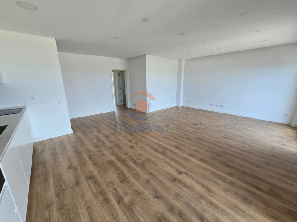 Apartamento T3 para Venda em Santo António dos Cavaleiros e Frielas Foto 3