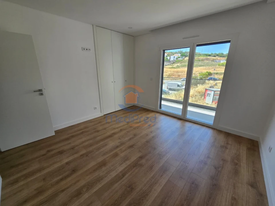 Apartamento T3 para Venda em Santo António dos Cavaleiros e Frielas Foto 5