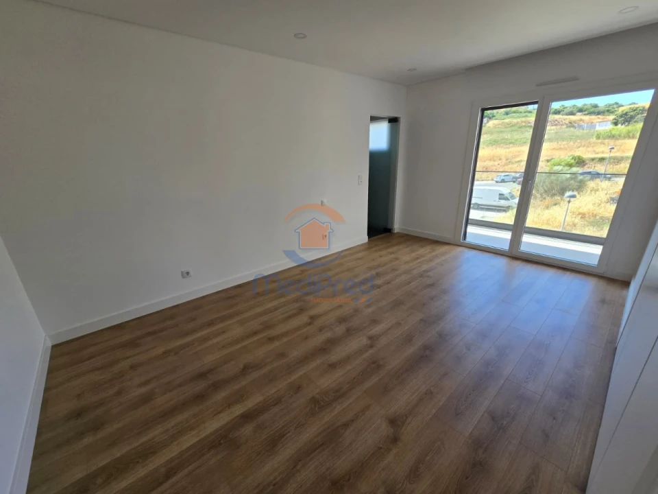 Apartamento T3 para Venda em Santo António dos Cavaleiros e Frielas Foto 8