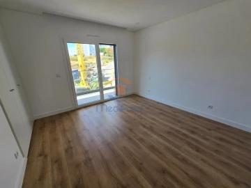 Apartamento T3 para Venda em Santo António dos Cavaleiros e Frielas