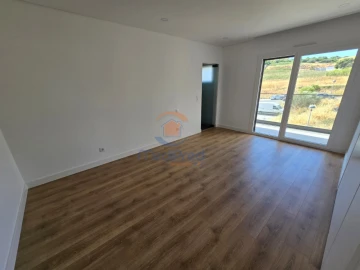 Apartamento T3 para Venda em Santo António dos Cavaleiros e Frielas