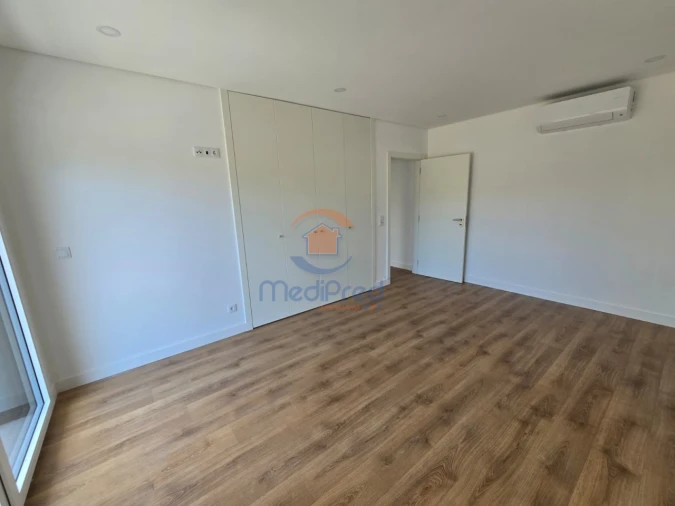 Apartamento T3 para Venda em Santo António dos Cavaleiros e Frielas Foto 9