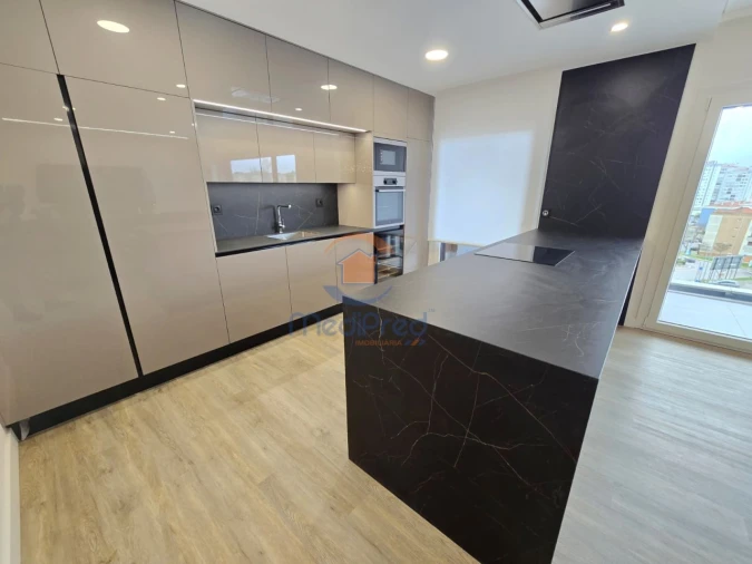 Apartamento T3 para Venda em Pontinha e Famões Foto 11