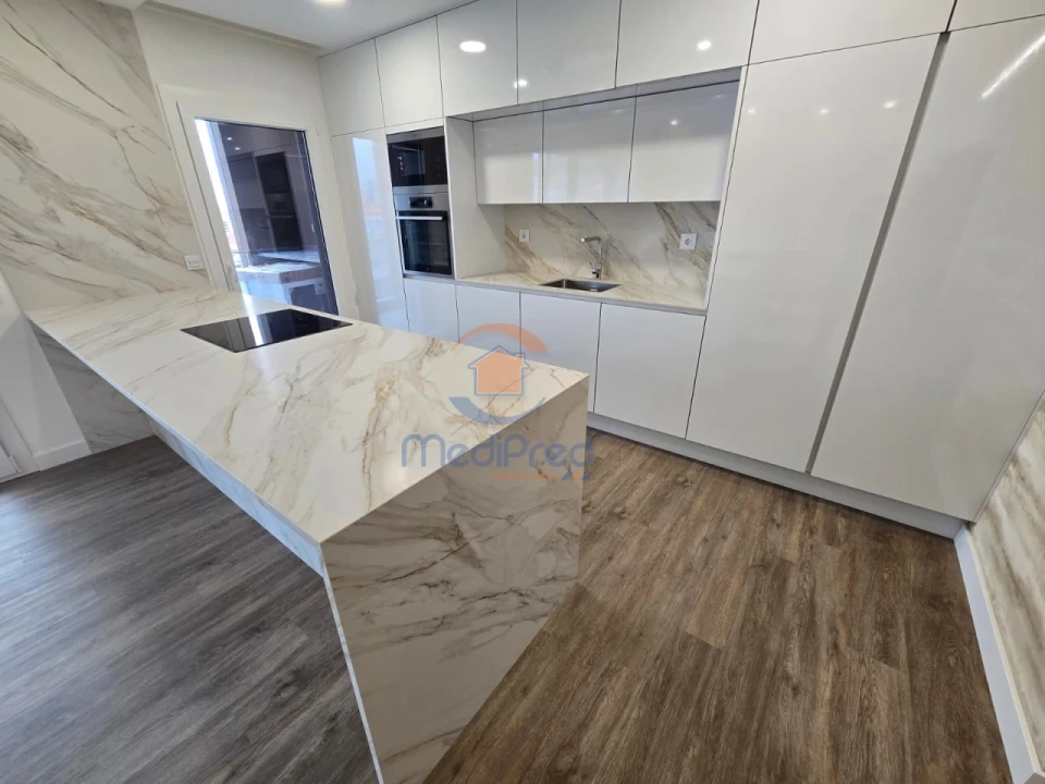 Apartamento T2 para Venda em Pontinha e Famões Foto 7