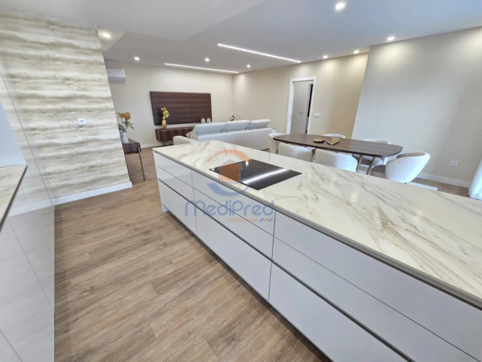 Apartamento T2 para Venda em Pontinha e Famões Foto 8