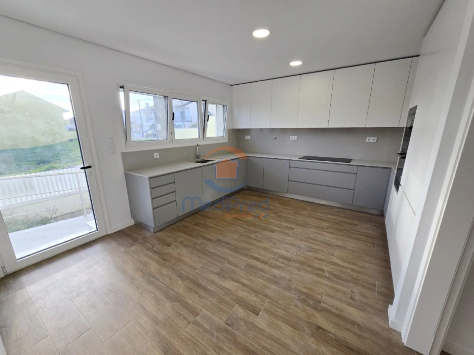 Moradia T4 para Venda em Pontinha e Famões Foto 8