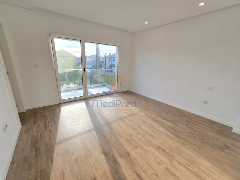 Moradia T4 para Venda em Pontinha e Famões Foto 28