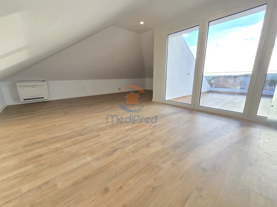 Moradia T4 para Venda em Pontinha e Famões Foto 44