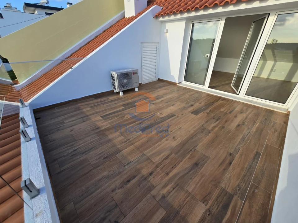 Moradia T4 para Venda em Pontinha e Famões Foto 45