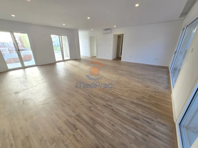 Moradia T4 para Venda em Pontinha e Famões Foto 5