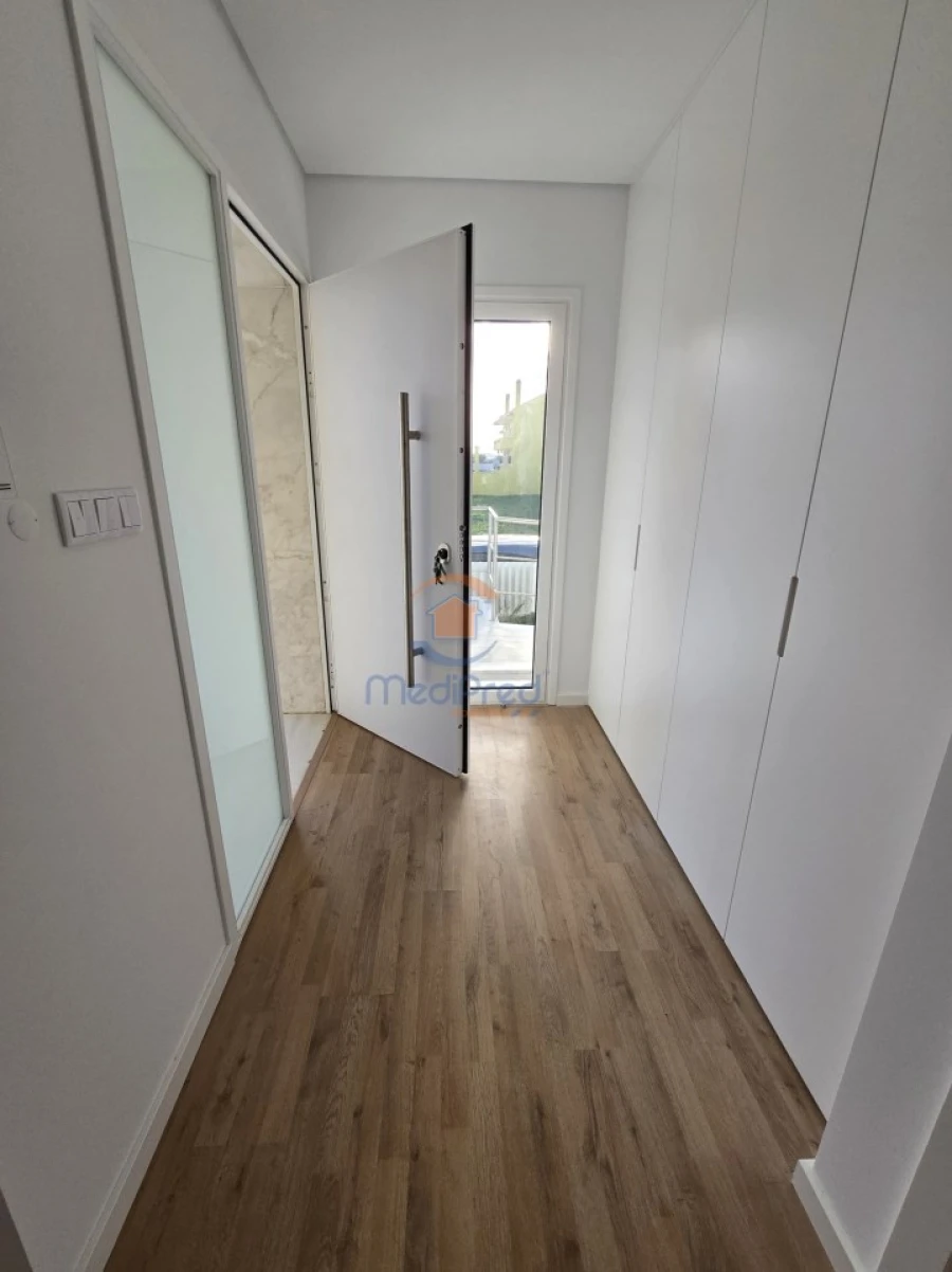 Moradia T4 para Venda em Pontinha e Famões Foto 2