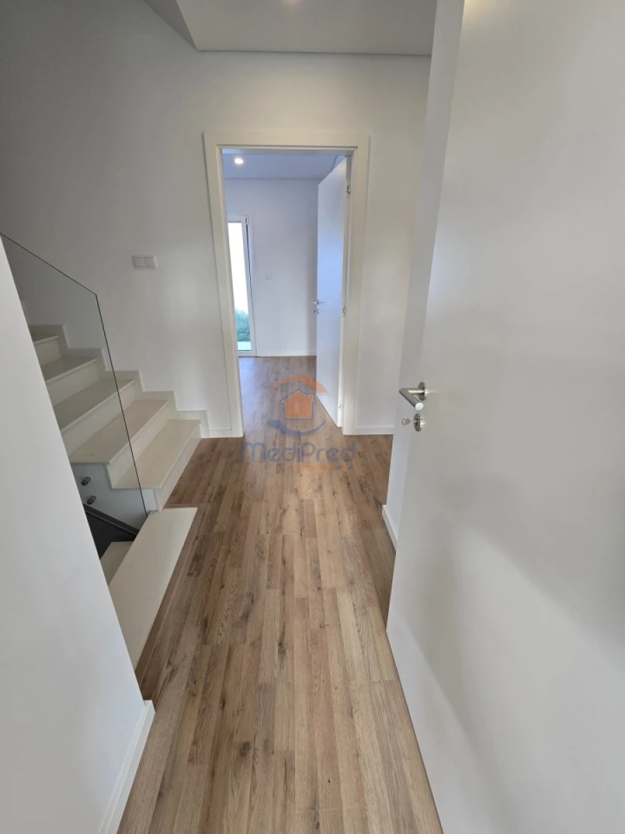 Moradia T4 para Venda em Pontinha e Famões Foto 6