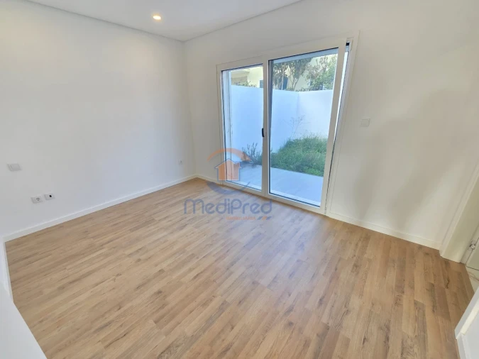 Moradia T4 para Venda em Pontinha e Famões Foto 10