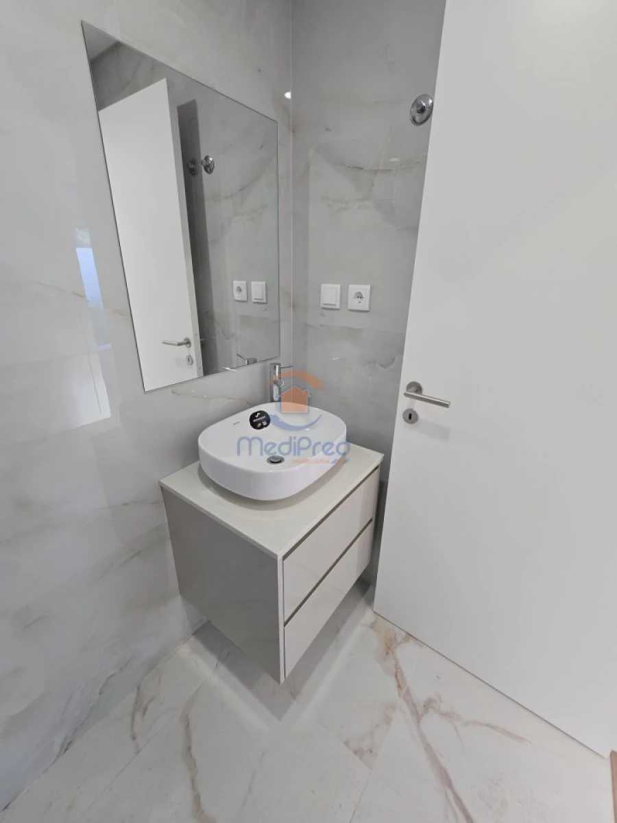 Moradia T4 para Venda em Pontinha e Famões Foto 16