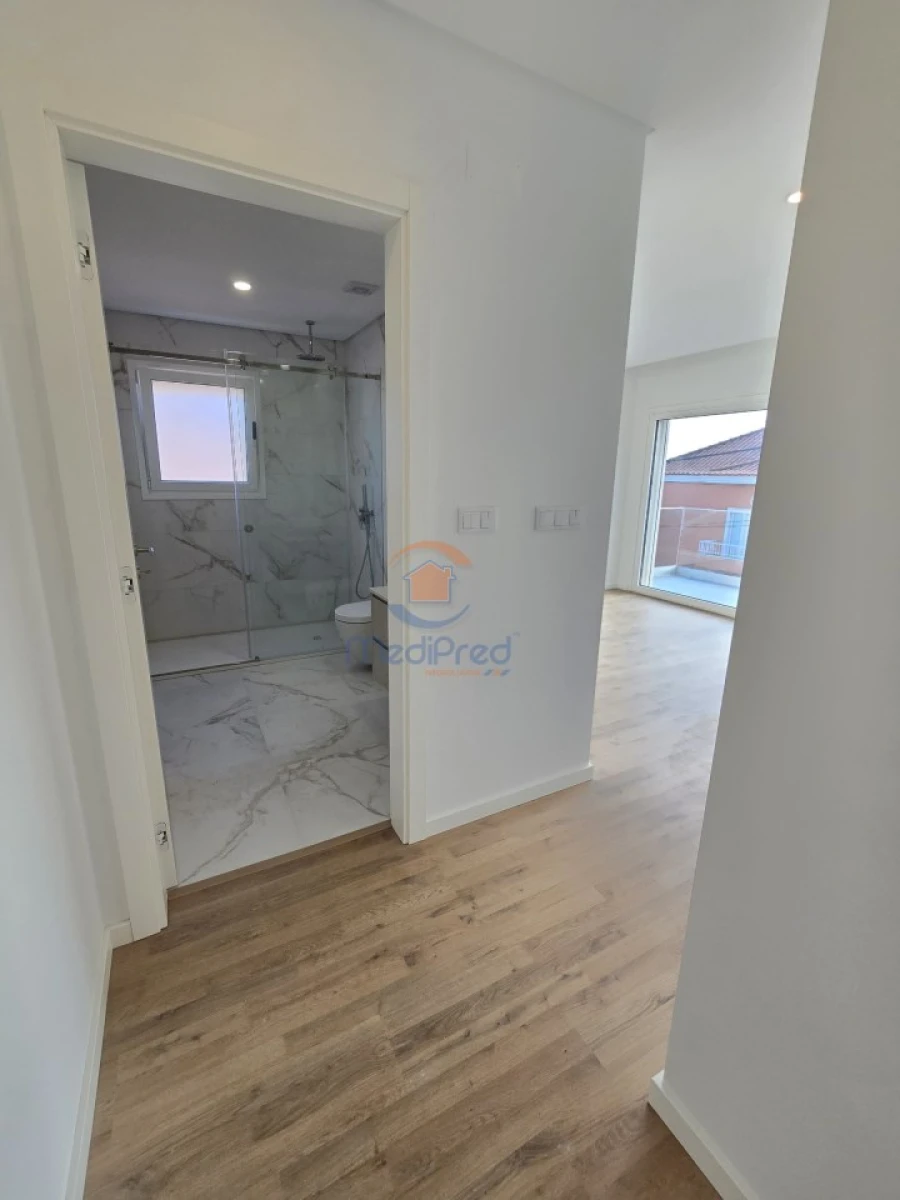 Moradia T4 para Venda em Pontinha e Famões Foto 39